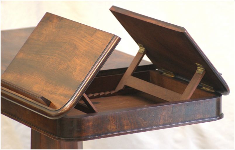 7006 Antique Mahogany Reading Table Top Detail